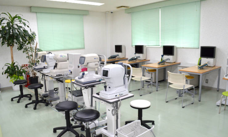 兼松眼科の検査室