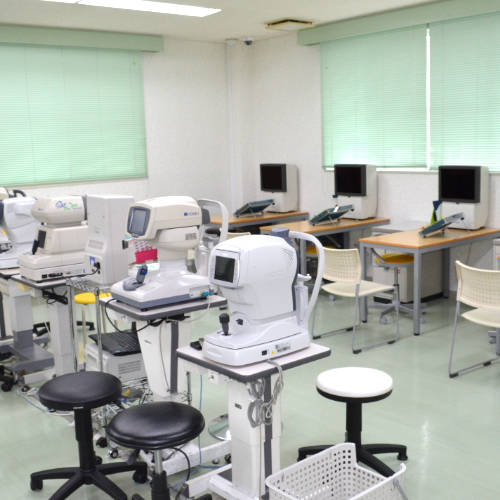 兼松眼科の検査室